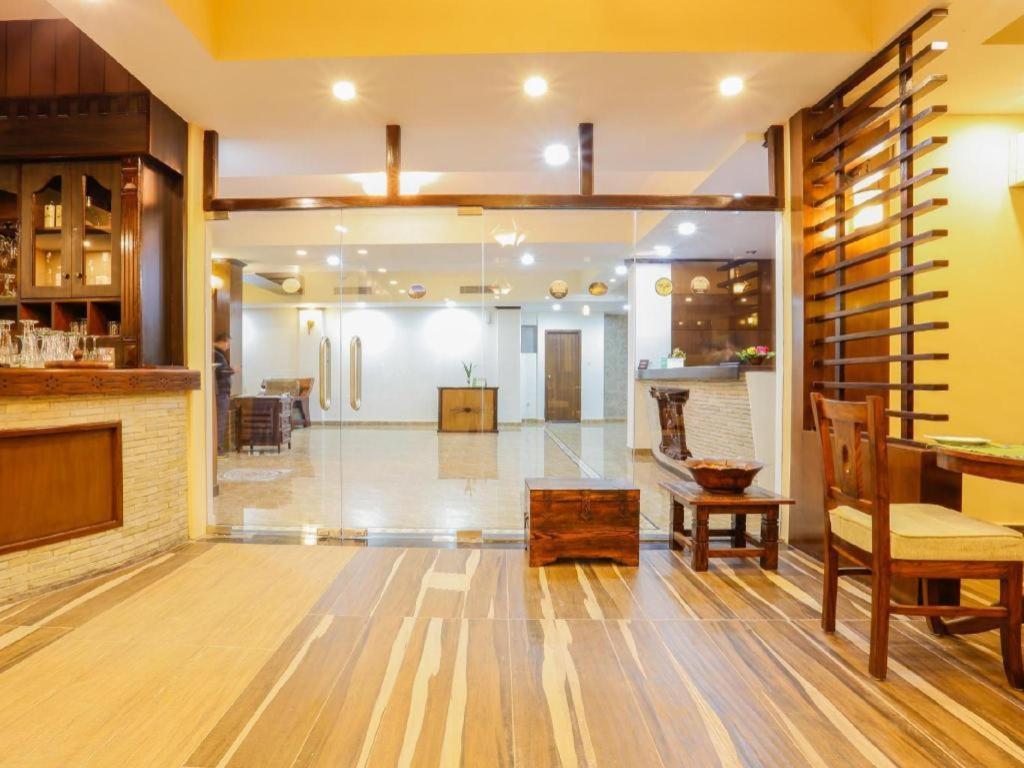 Da Yatra Courtyard Hotel & Resort Pokhara Ngoại thất bức ảnh