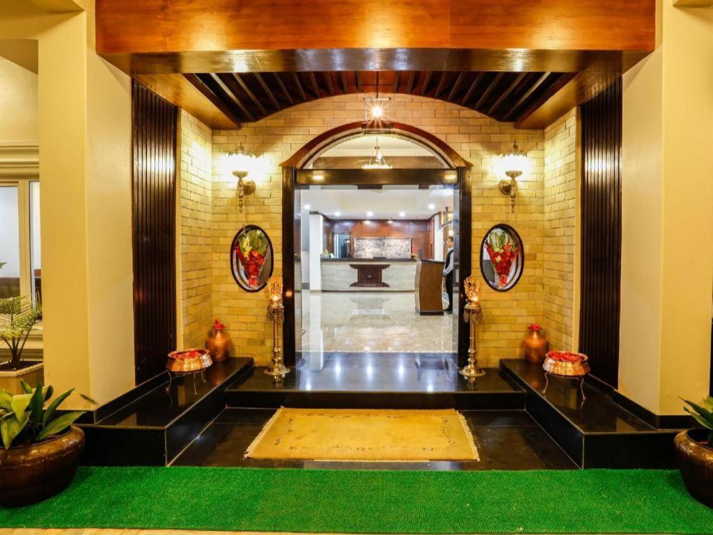 Da Yatra Courtyard Hotel & Resort Pokhara Ngoại thất bức ảnh