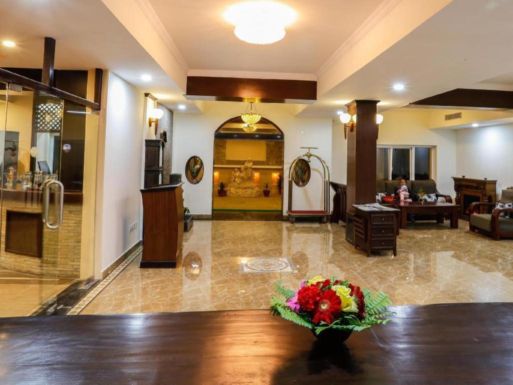 Da Yatra Courtyard Hotel & Resort Pokhara Ngoại thất bức ảnh