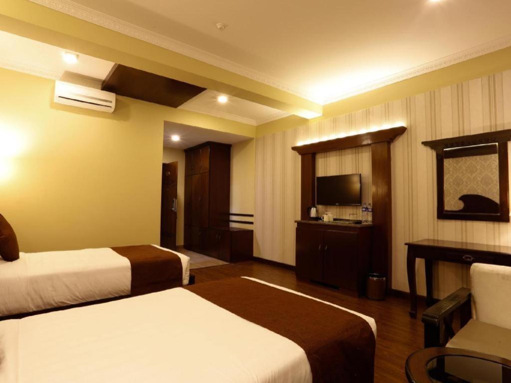 Da Yatra Courtyard Hotel & Resort Pokhara Ngoại thất bức ảnh