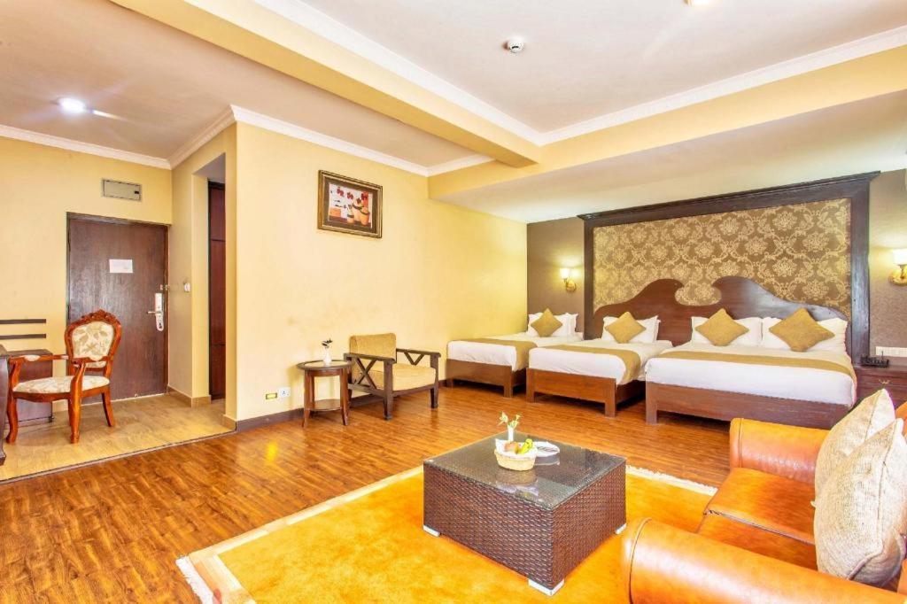 Da Yatra Courtyard Hotel & Resort Pokhara Ngoại thất bức ảnh