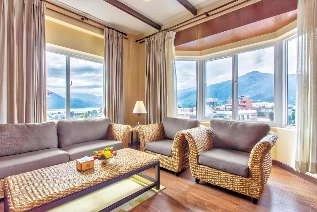 Da Yatra Courtyard Hotel & Resort Pokhara Ngoại thất bức ảnh
