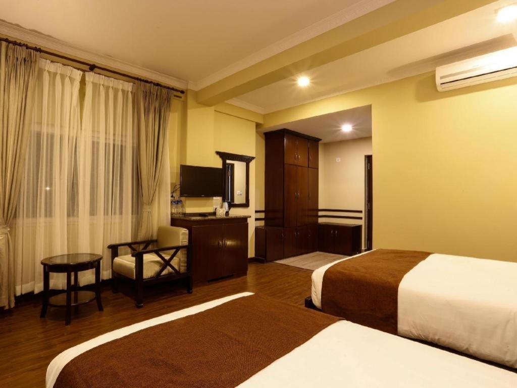 Da Yatra Courtyard Hotel & Resort Pokhara Ngoại thất bức ảnh