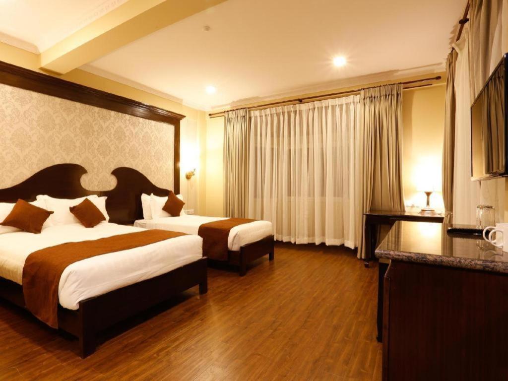 Da Yatra Courtyard Hotel & Resort Pokhara Ngoại thất bức ảnh