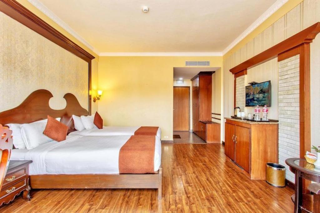 Da Yatra Courtyard Hotel & Resort Pokhara Ngoại thất bức ảnh