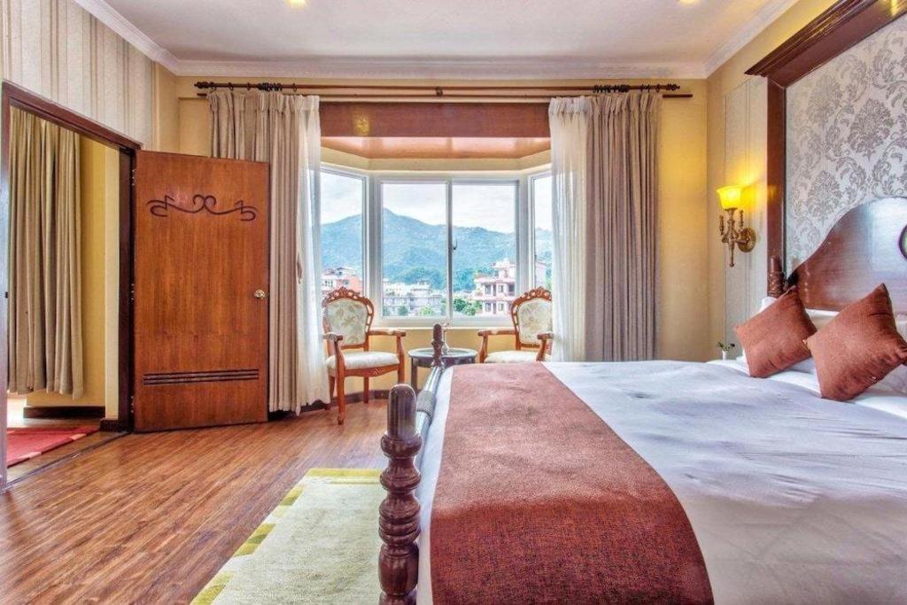 Da Yatra Courtyard Hotel & Resort Pokhara Ngoại thất bức ảnh
