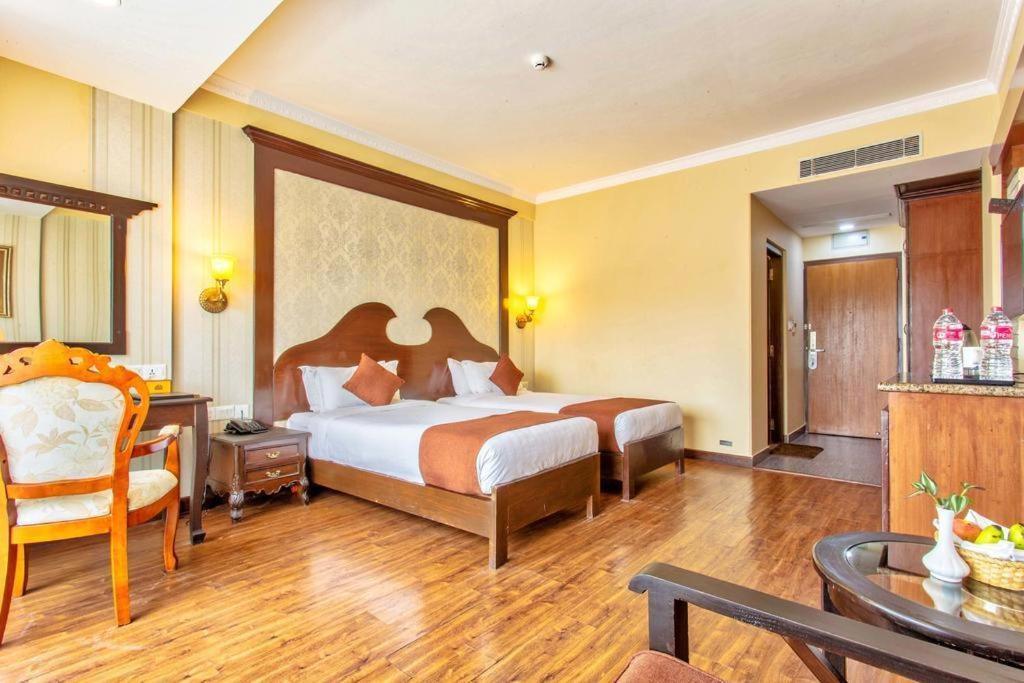 Da Yatra Courtyard Hotel & Resort Pokhara Ngoại thất bức ảnh