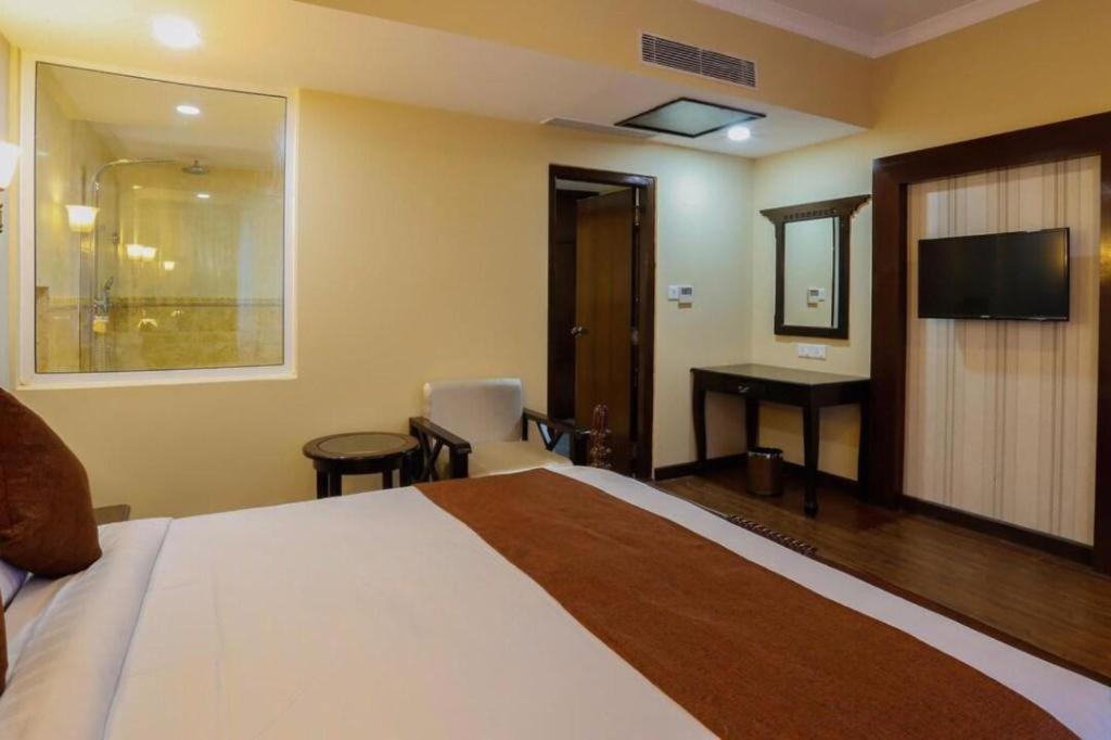 Da Yatra Courtyard Hotel & Resort Pokhara Ngoại thất bức ảnh