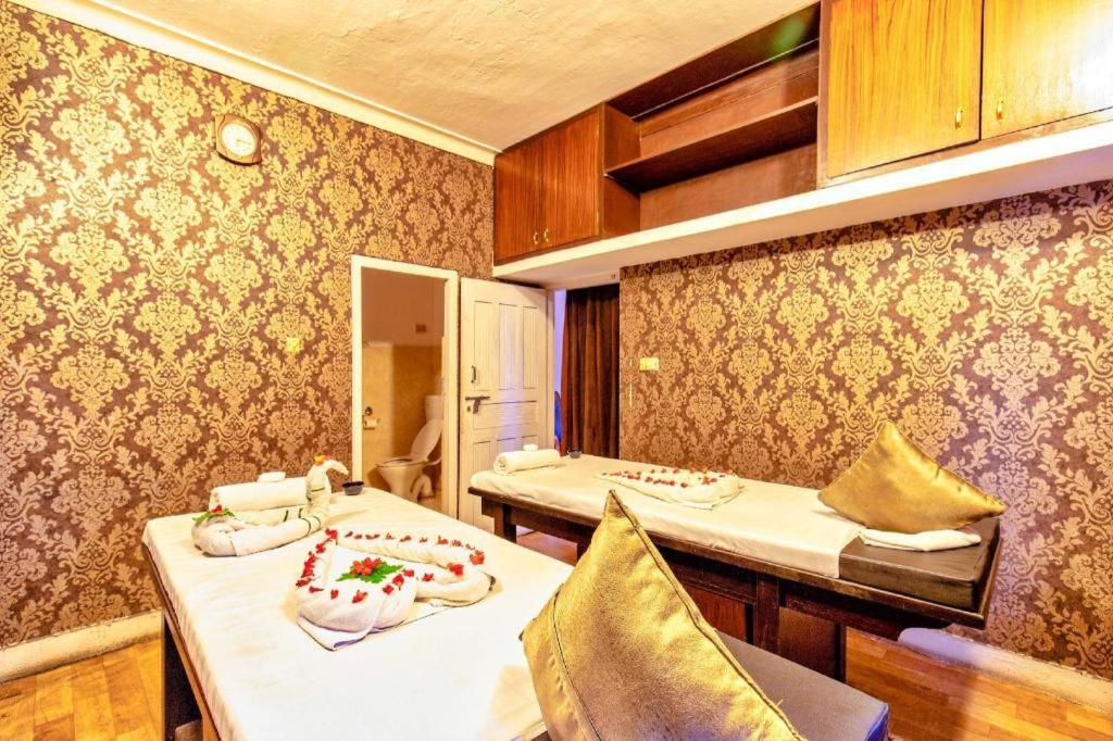 Da Yatra Courtyard Hotel & Resort Pokhara Ngoại thất bức ảnh