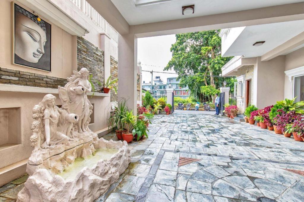 Da Yatra Courtyard Hotel & Resort Pokhara Ngoại thất bức ảnh