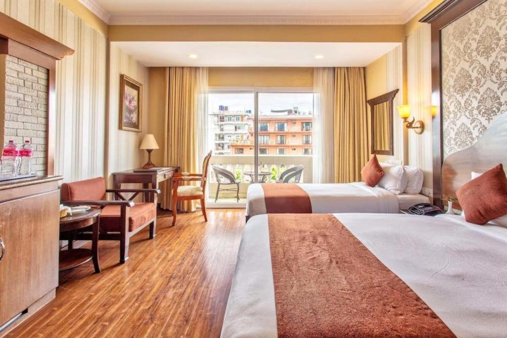 Da Yatra Courtyard Hotel & Resort Pokhara Ngoại thất bức ảnh