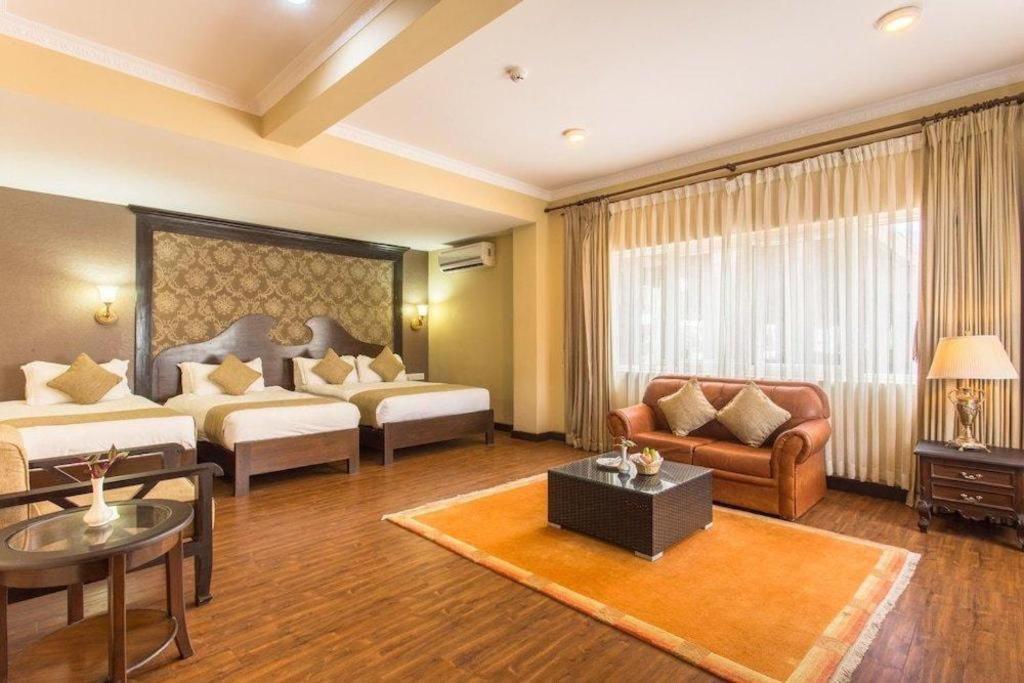 Da Yatra Courtyard Hotel & Resort Pokhara Ngoại thất bức ảnh