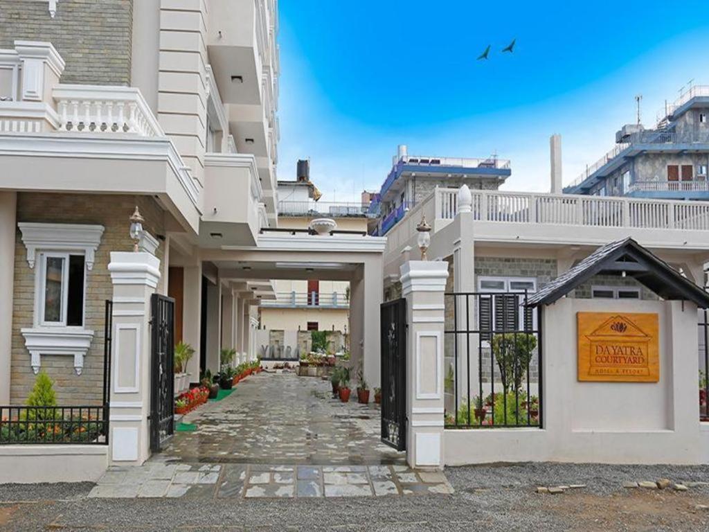 Da Yatra Courtyard Hotel & Resort Pokhara Ngoại thất bức ảnh